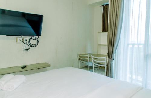 Kayu Putih Apartment | Homey and Warm Studio Room at Tifolia Apartment By Travelio