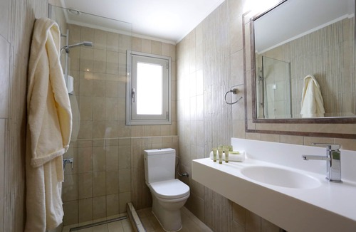 Arcoudi Hotel | Hotel Almira