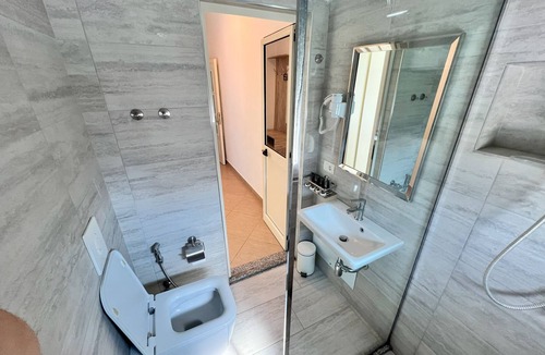 Velipoje Hotel | Hotel Brian
