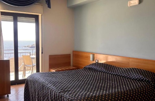 Aci Trezza Hotel | Hotel Lachea
