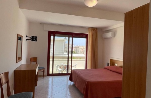 Brancaleone Marina Hotel | Hotel Lungomare 3 Stelle