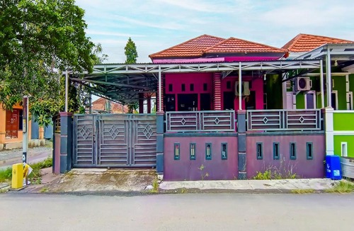 Kalimantan Hotel | Hotel O Adam Kost SyariahNearWisata Jembatan Barito