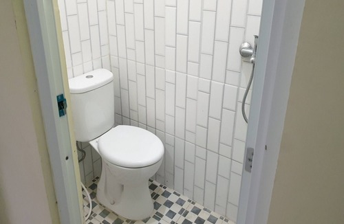 Gresik Hotel | Hotel O Aero Kost Bu Lisa Syariah Near Pasar Tradisional Lawang