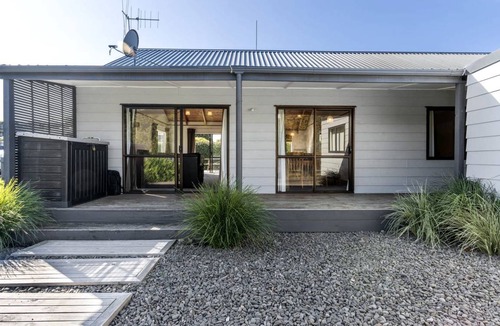 Waihi Beach House | House ∙ 1 bedroom ∙ 7 guests