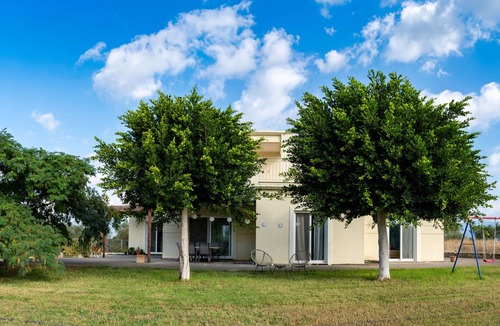 Piperitsa House | House for nomads or families in the countryside