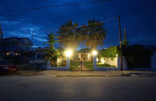 Lefkippos House | House in front of the beach