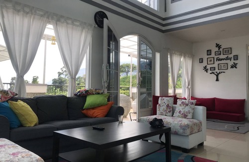 Ciloto Villa | House on cliff