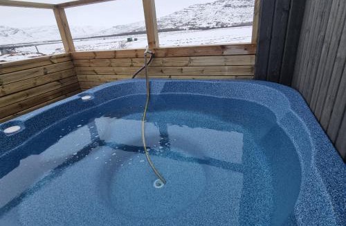 Holmavik House | Hvammur 9 with private hot tub