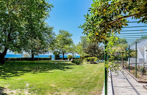 Koropi Apartment | Ideal for Family and Group Holidays!MARTINICA SEASIDE RESORT!
