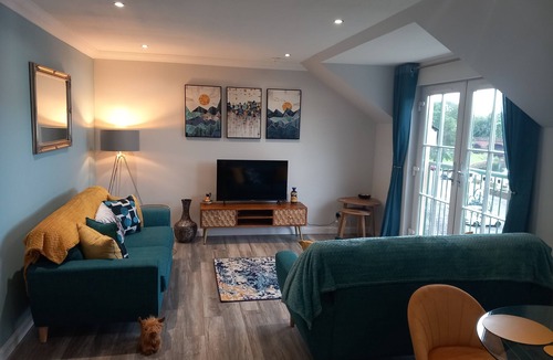 Callander Apartment | Idyllic Waterside Penthouse in Callander