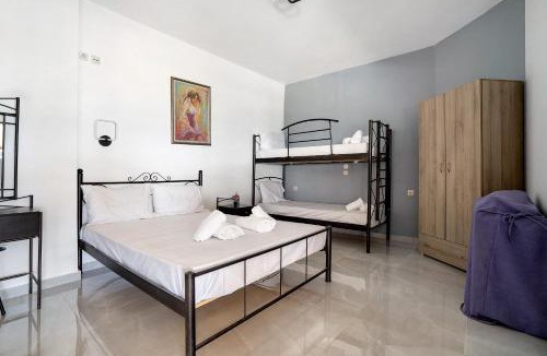 Pidima Kyras Apartment | Iguana studio 12