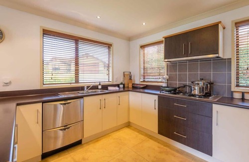 Lynmore House | Iles Inn | Lynmore Location with Spa Pool