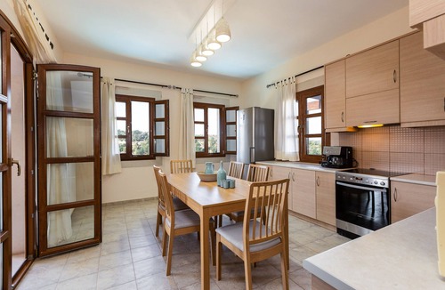 Margarites Villa | Ilys Home, a Country-chic Retreat with Pool & BBQ, Walking distance to amenities