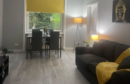Cardonald Apartment | Immaculate 3-Bed Apartment in Glasgow close to M8