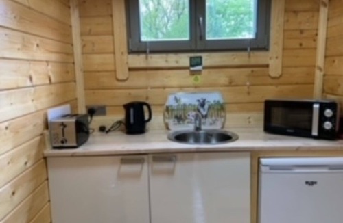 Allanfearn Cabin | Immaculate Cabin 5 Mins to Inverness Dogs Welcome