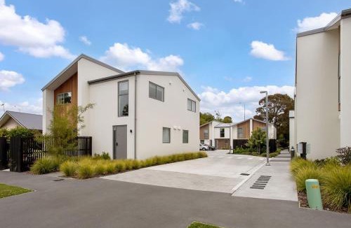 Addington Apartment | Immaculate Presentation, Carpark