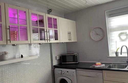 Kirkcaldy House | Impeccable 3- Bedroom House in Kirkcaldy