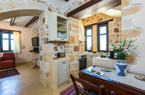 Achlades Villa | Impeccable stone-built villa, tastefully decorated, large garden, 50 m2 pool!
