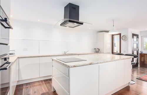 Auchtermuchty Cottage | Impressive larger house, decorated to a very high standard.