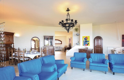 Pizzo House | In a land characterized by coves, promontories, white sandy beaches and crystal clear sea in the Tyr