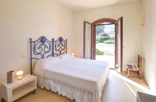 Pizzo House | In a land characterized by coves, promontories, white sandy beaches and crystal clear sea in the Tyr