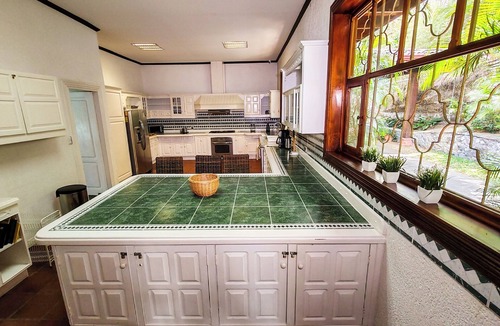 Santa Ana Villa | Independent villa 8BR 7 1/2 BTH Pool Fast WIFI sleeps 18 people