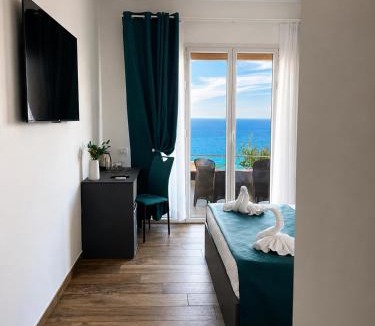 Cefalu Bed & Breakfast | Infinity Blue