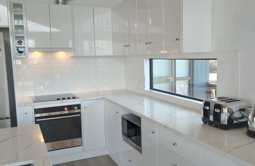 Omori House | Infinity Views - Lake Taupo (free wifi, linen provided)
