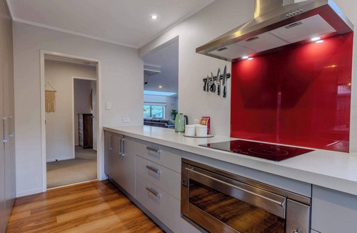 Lynmore House | Inn Lewis | Beside the Redwoods with Spa Pool