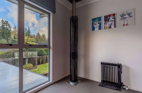 Lynmore House | Inn Lewis | Beside the Redwoods with Spa Pool