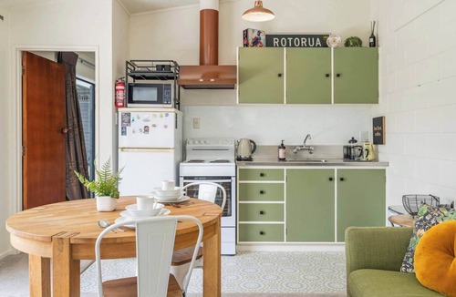 Kawaha Point House | Inn Manahi - Sun Deck and Great Lake Views