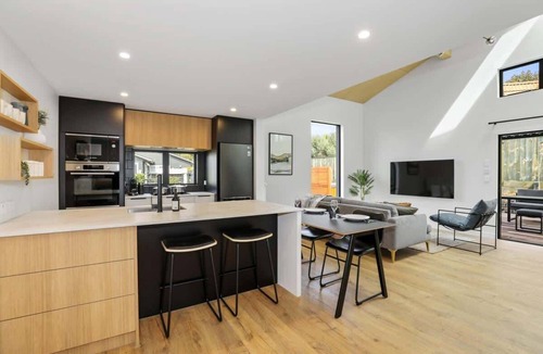 Rotorua House | Inn Sophia | Two Luxurious Homes with Spa Pools
