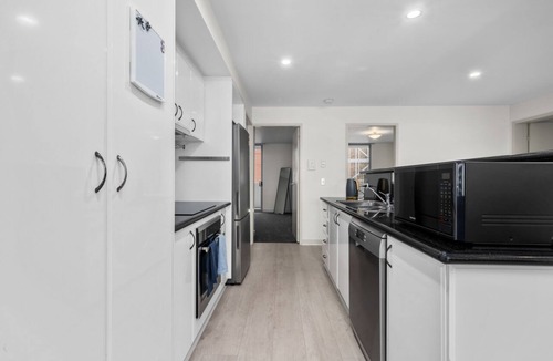 Sullivan's Cove Apartment | Inner City Modern Apartment With Secure Parking