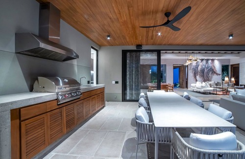 Tamarindo House | Intimate Luxury Home with Private Pool, Pickleball & Basketball Courts; 200 Meters from the Beach!