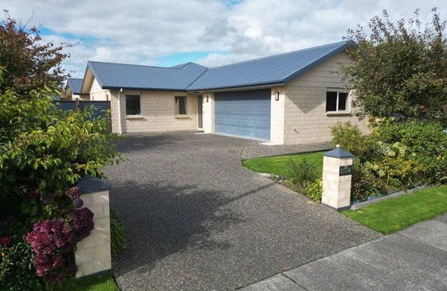 Invercargill House | Invercargill Quiet in the Court