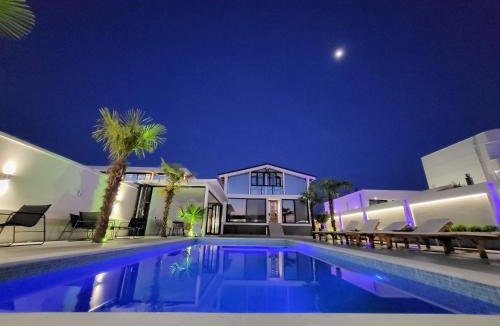 Rrushkull Villa | Isea Wood Villa
