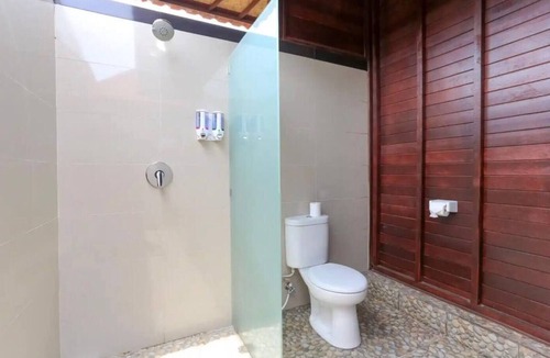 Mushroom Bay Hotel | Island Cabanas King bed