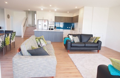 Riverside House | Island View House, AUGUST VOUCHER SPECIAL! Family friendly, beautiful views!