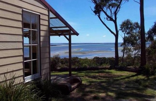 Smithton Cottage | Island View Spa Cottage