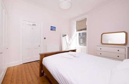Morningside Apartment | JOIVY Gorgeous 1-bed flat with a shared garden