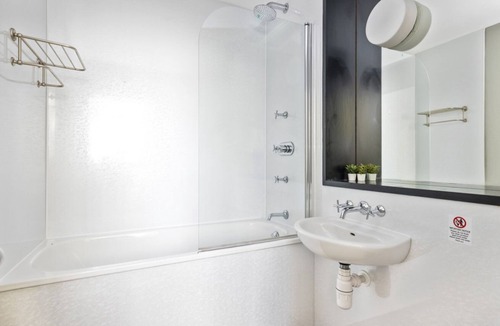 Newington Apartment | JOIVY Meadows Park Ensuite Double Room
