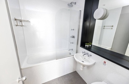 Newington Apartment | JOIVY Meadows Park Ensuite Double Room