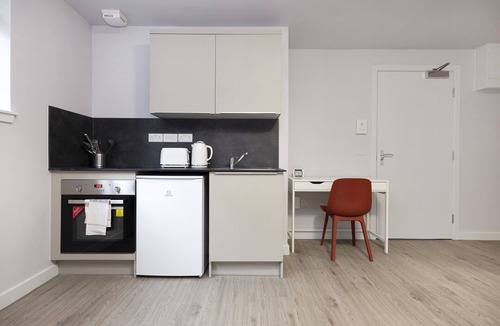 Newington Apartment | JOIVY Superior Studio near The Meadows