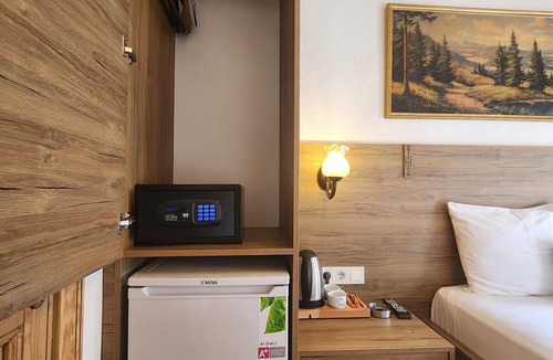 Rasimpasa Hotel | Kadıköy White House