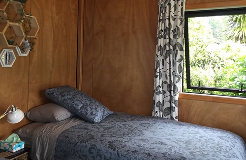 Tokomaru Bay Ski Chalet | Kaingaiti - Chalet - New Beds, Shower & Composting Toilet