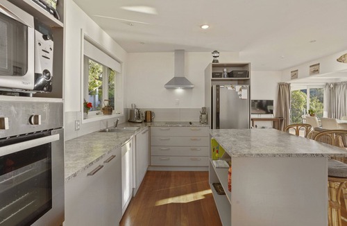 Diamond Harbour House | Kaioruru View – Diamond Harbour Holiday Home