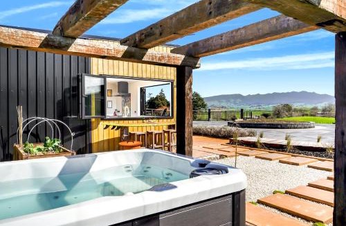 Otorohanga District House | Kakepuku View and Spa Retreat - Te Awamutu
