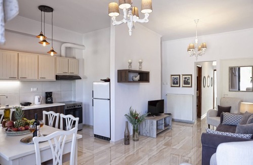 Panormos House | Kallisti, luxurious house,100m from great beach, traditional shops and tavernas!