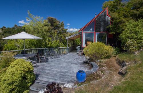 Ngaio Bay House | Kanuka House - Kaiteriteri Holiday Home