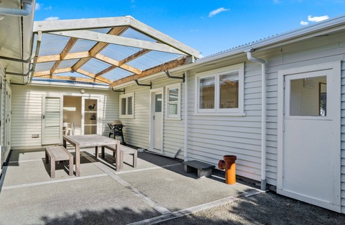 Waikanae House | Kapiti Panorama – Waikanae Beach Holiday Home